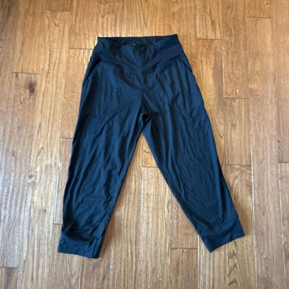 Amazon black jogger crop size M high rise - Picture 2 of 9